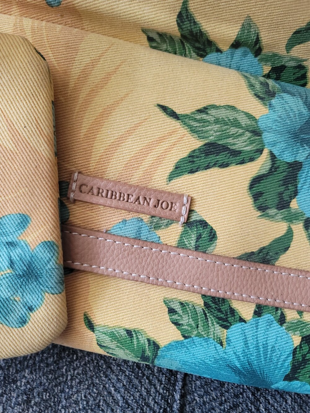 Caribbean Joe Hawaiian Floral Weekender With Accessories - Picture 14 of 16